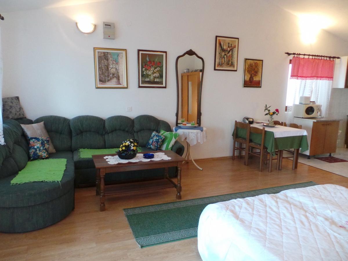 Apartment Snjezana-2 By Interhome Karlobag Rum bild