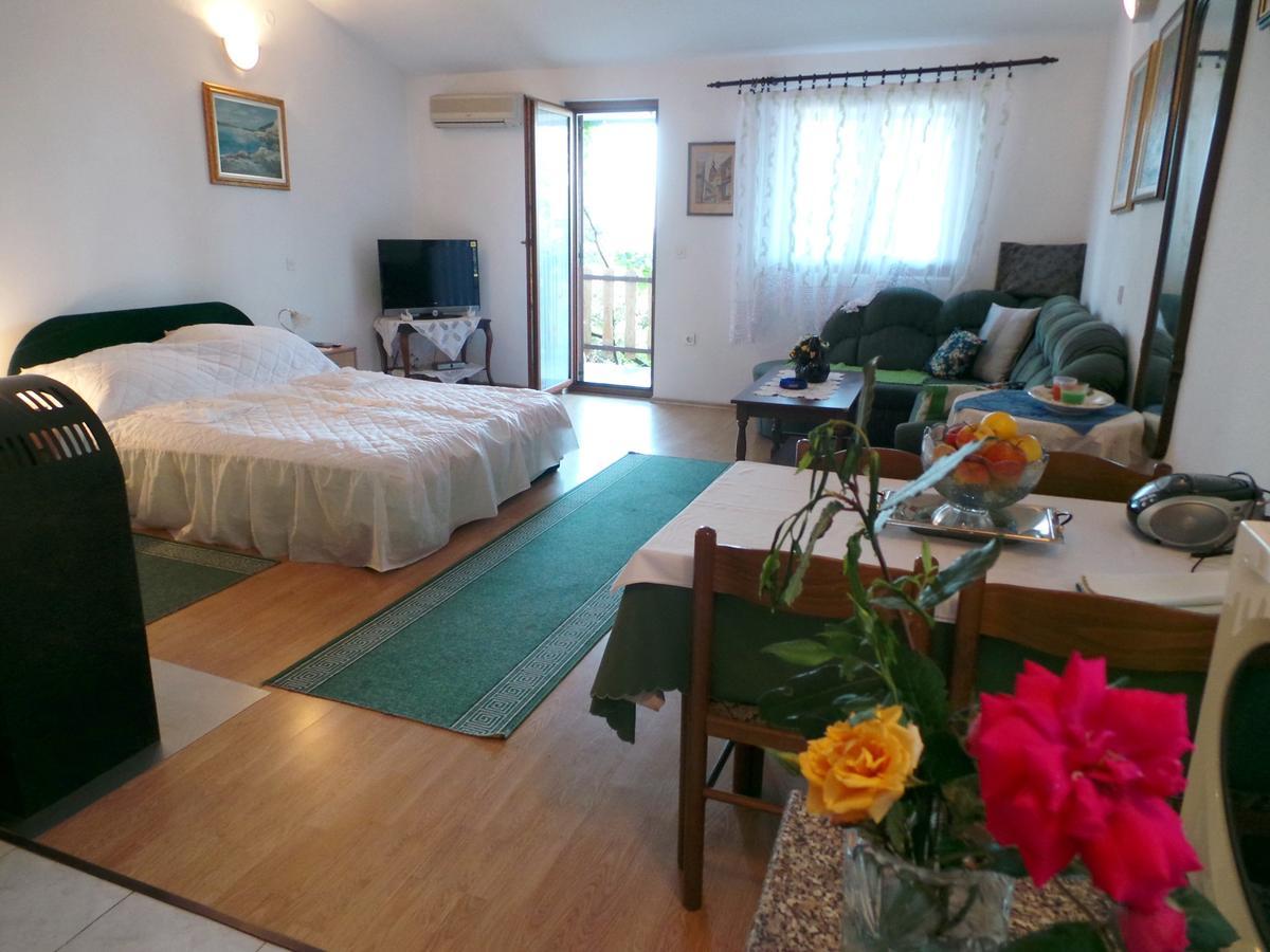 Apartment Snjezana-2 By Interhome Karlobag Rum bild